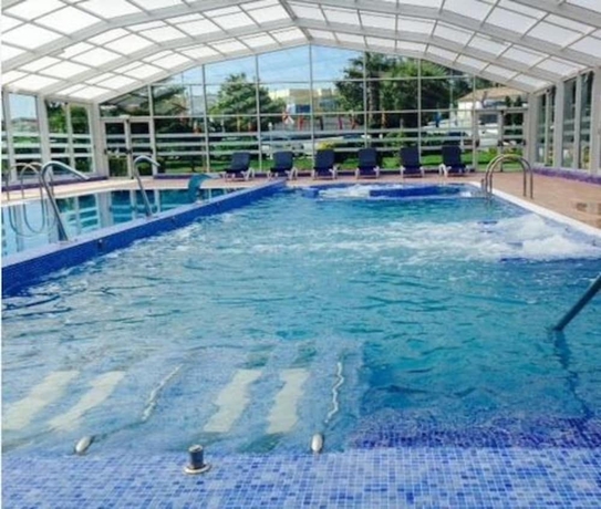 Imagen de la piscina del Hotel Nuevo Astur. Foto 16