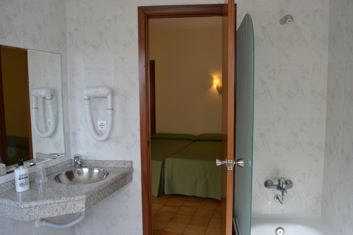 Imagen de la habitación del Hotel Nuevo Cachalote. Foto 13