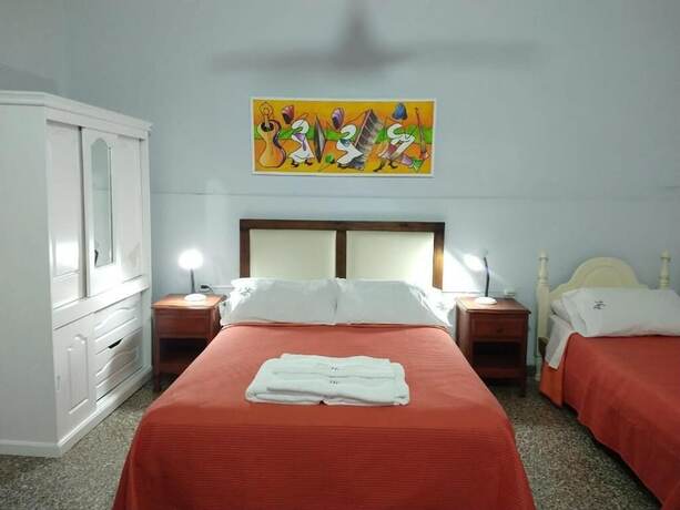 Imagen de la habitación del Hotel Nuevo Parador. Foto 19