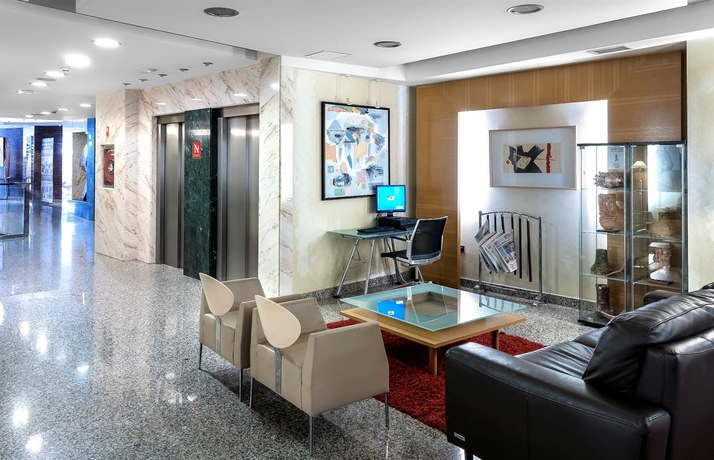 Imagen de los interiores del Hotel Nuevo Torreluz. Foto 12