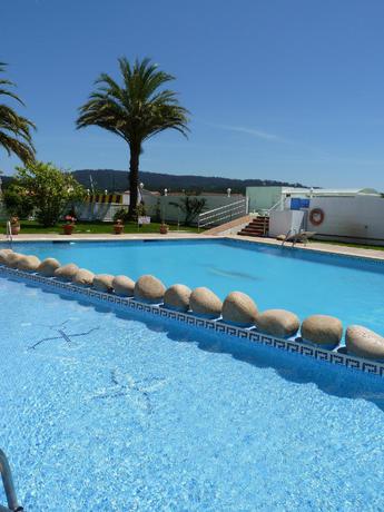 Imagen de la piscina del Hotel Nuevo Vichona. Foto 8