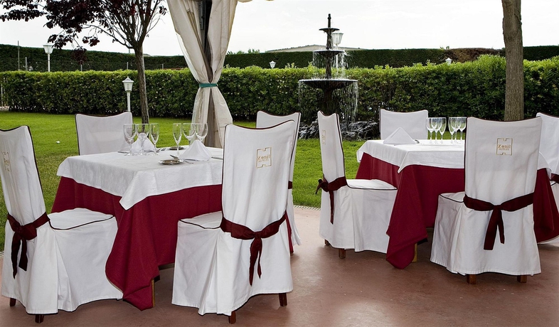 Imagen del bar/restaurante del Hotel Nuevo Zenit Calahorra. Foto 5