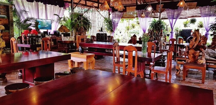 Imagen del bar/restaurante del Hotel Nui Cam Resort. Foto 3