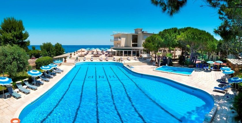 Imagen de la piscina del Hotel Numana Palace. Foto 18