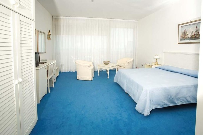 Imagen de la habitación del Hotel Numana Palace. Foto 10