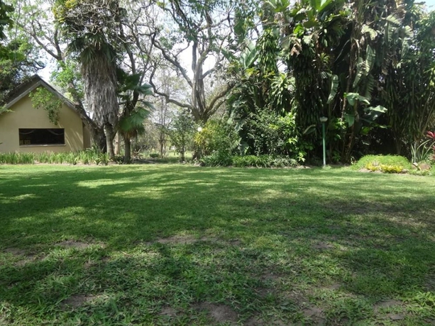 Imagen de los exteriores del Hotel Numbi and Garden Suites. Foto 17