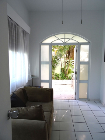 Imagen de los interiores del Hotel Numero Uno Beach Apartments. Foto 14