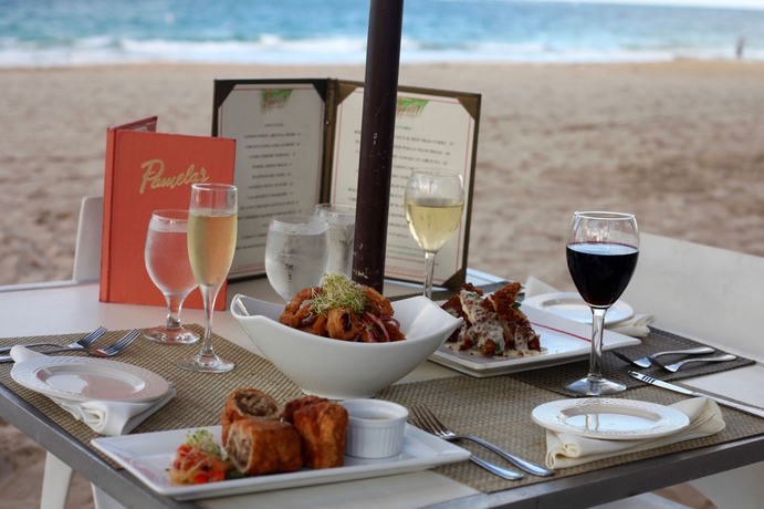 Imagen del bar/restaurante del Hotel Numero Uno Beach Apartments. Foto 2