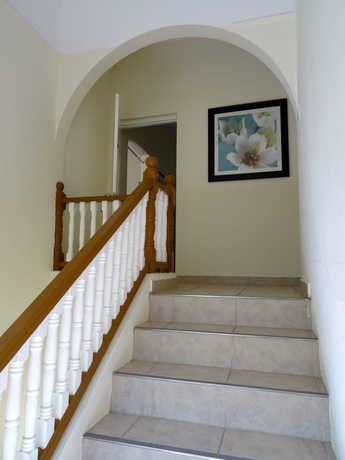 Imagen de los interiores del Hotel Numero Uno Beach Apartments. Foto 15