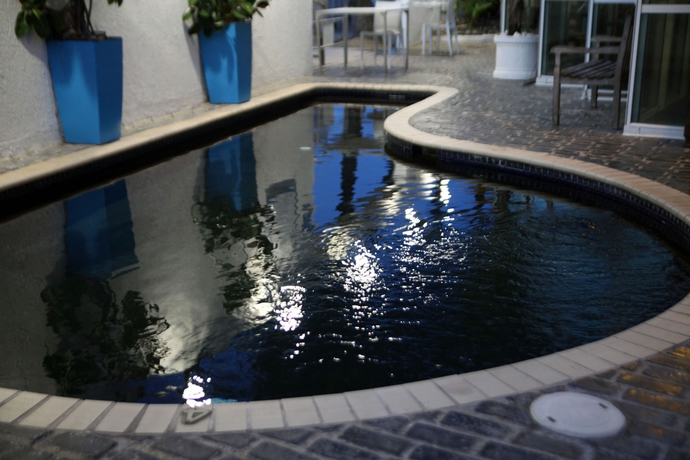 Imagen de la piscina del Hotel Numero Uno Beach House. Foto 16