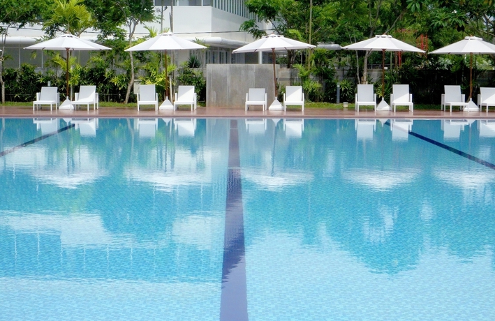 Imagen de la piscina del Hotel Nunia Inn Bandara Jakarta - Airport. Foto 17