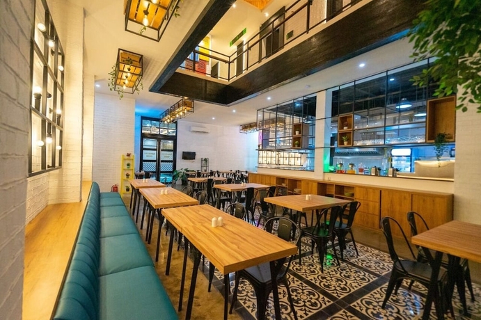 Imagen del bar/restaurante del Hotel Nunia Tamansari. Foto 4