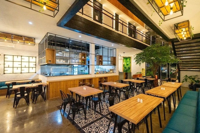 Imagen del bar/restaurante del Hotel Nunia Tamansari. Foto 6