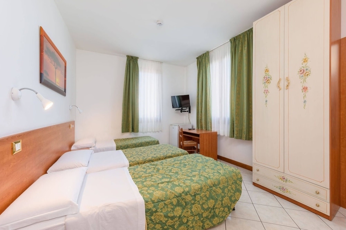 Imagen de la habitación del Hotel Nuova Aurora Venice. Foto 8