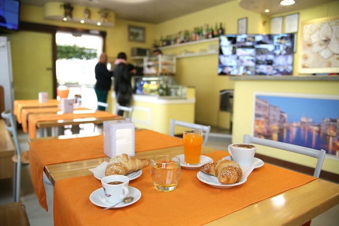 Imagen de los interiores del Hotel Nuova Aurora Venice. Foto 19