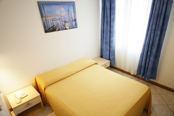 Imagen de la habitación del Hotel Nuova Aurora Venice. Foto 14