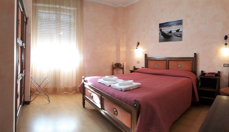 Imagen de la habitación del Hotel Nuova Italia. Foto 4