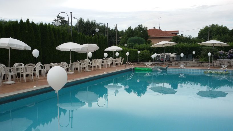 Imagen de la piscina del Hotel Nuova Italia. Foto 20
