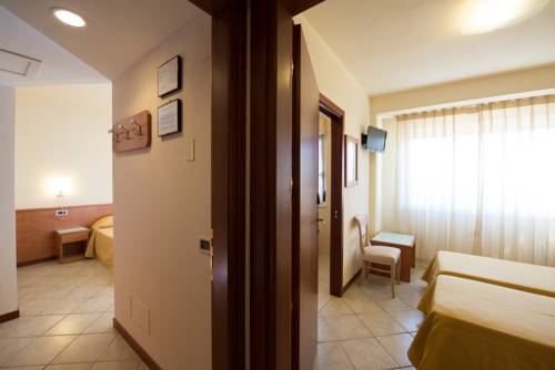 Imagen de la habitación del Hotel Nuova Sabrina. Foto 15