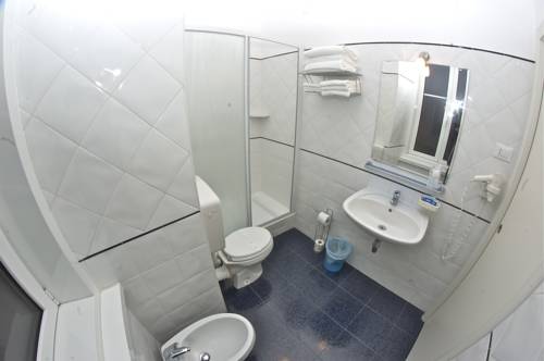 Imagen de la habitación del Hotel Nuovo Albergo Centro. Foto 13