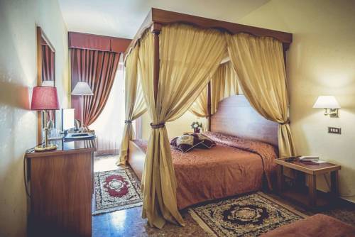 Imagen de la habitación del Hotel Nuovo Albergo. Foto 11