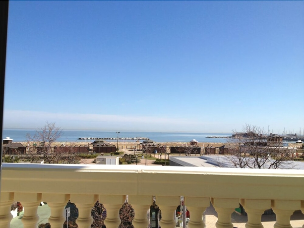 Imagen de los exteriores del Hotel Nuovo Belvedere. Foto 14