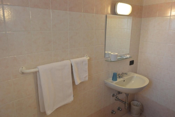 Imagen de la habitación del Hotel Nuovo, Milán. Foto 13