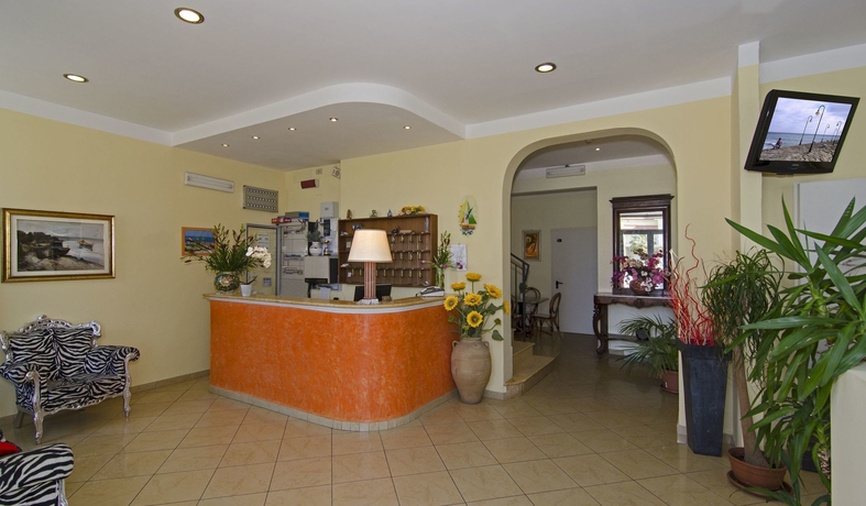 Imagen de los interiores del Hotel Nuovo Tirreno. Foto 3