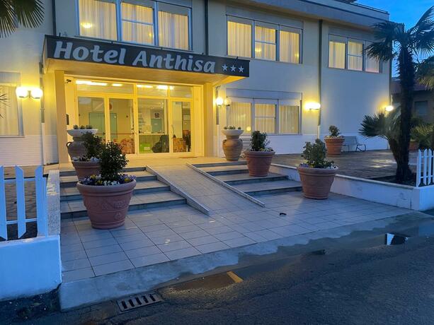 Imagen general del Hotel Nuovo hotel ANTHISA. Foto 16