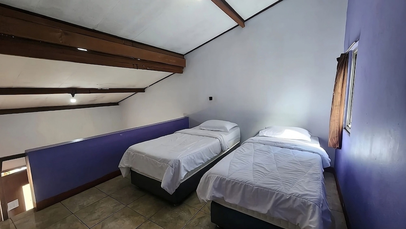Imagen de la habitación del Hotel Nur Alam. Foto 10