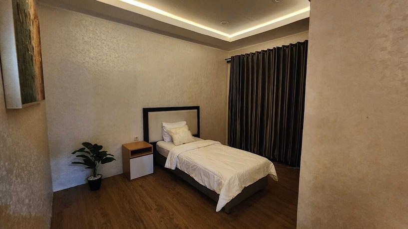Imagen de la habitación del Hotel Nur Alam. Foto 15