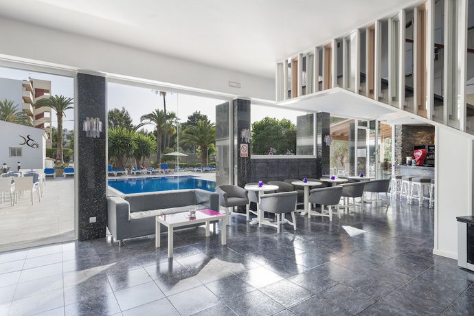 Imagen de los interiores del Hotel Nura Condor. Foto 15