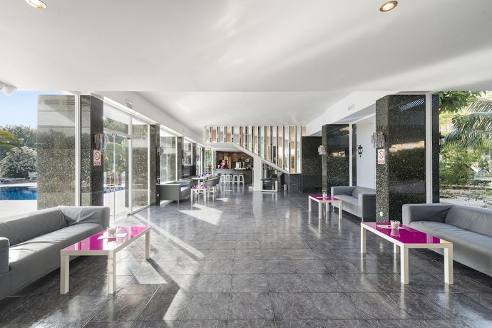 Imagen de los interiores del Hotel Nura Condor. Foto 16