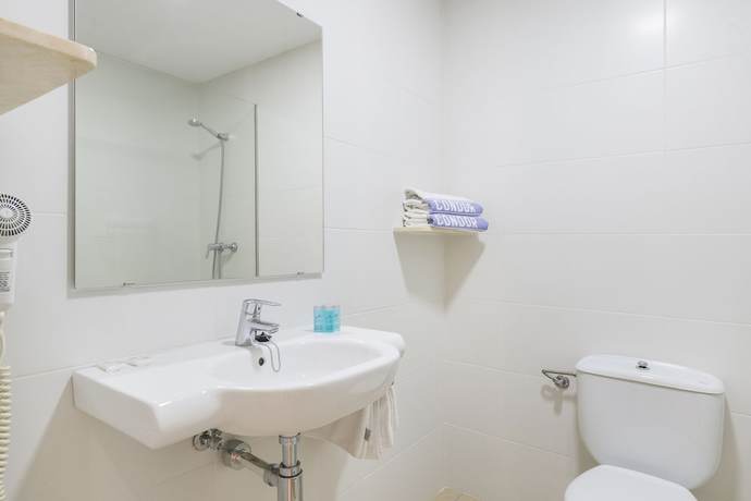 Imagen de la habitación del Hotel Nura Condor. Foto 13