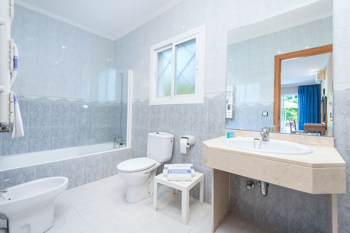 Imagen de la habitación del Hotel Nura Condor. Foto 14