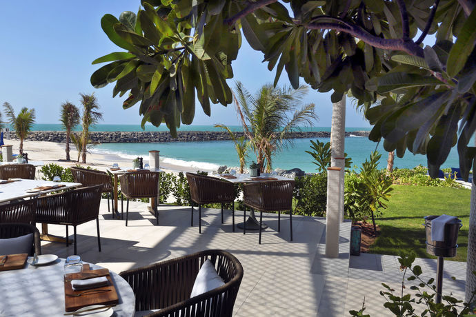 Imagen de la piscina del Hotel Nurai Island Resort. Foto 16