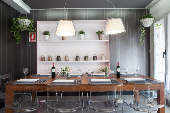 Imagen del bar/restaurante del Hotel Nuria. Foto 2