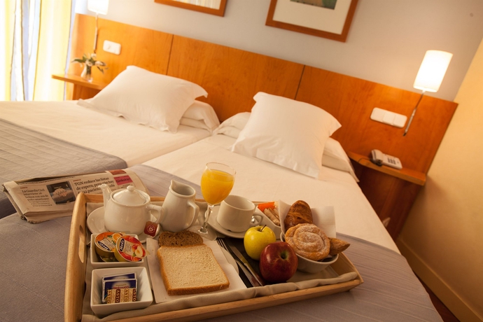 Imagen de la habitación del Hotel Nuria, Tarragona. Foto 8