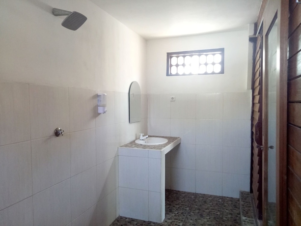 Imagen de la habitación del Hotel Nusa Indah Bungalows. Foto 15