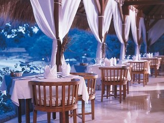 Imagen del bar/restaurante del Hotel Nusa Lembongan Resort. Foto 3