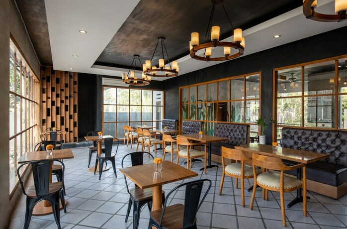 Imagen del bar/restaurante del Hotel Nusa Majesty. Foto 17