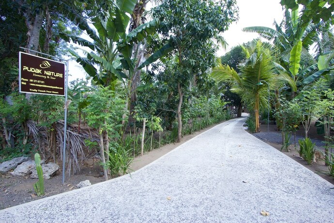 Imagen de los exteriores del Hotel Nusa Penida Pudak Nature Bungalow. Foto 16