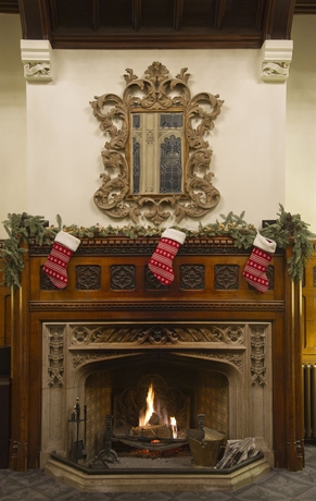 Imagen de los interiores del Hotel Nutfield Priory and Spa. Foto 7