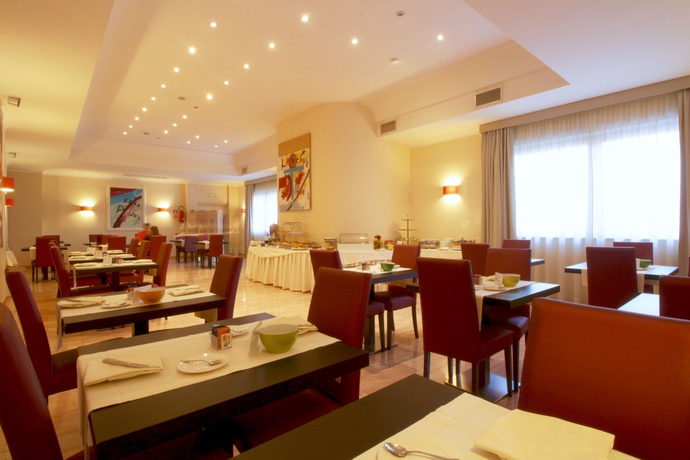 Imagen del bar/restaurante del Hotel Nuvò. Foto 4