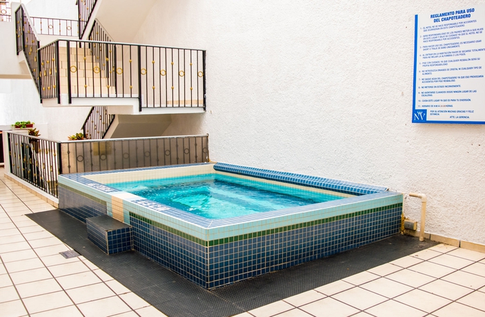 Imagen de la piscina del Hotel Nv Guadalajara. Foto 11