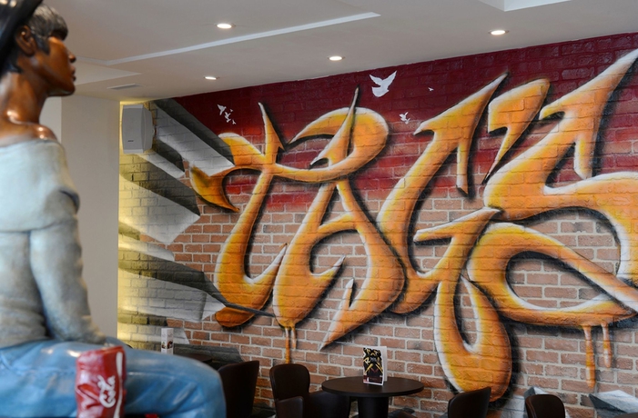 Imagen del bar/restaurante del Hotel N'vy. Foto 2