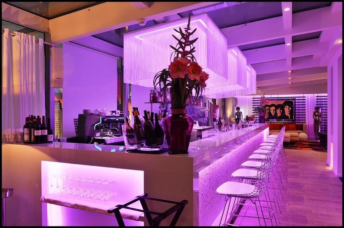 Imagen del bar/restaurante del Hotel N'vy. Foto 3