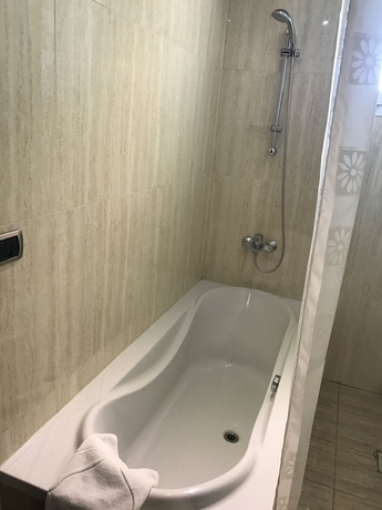 Imagen de la habitación del Hotel Ny Suites. Foto 8