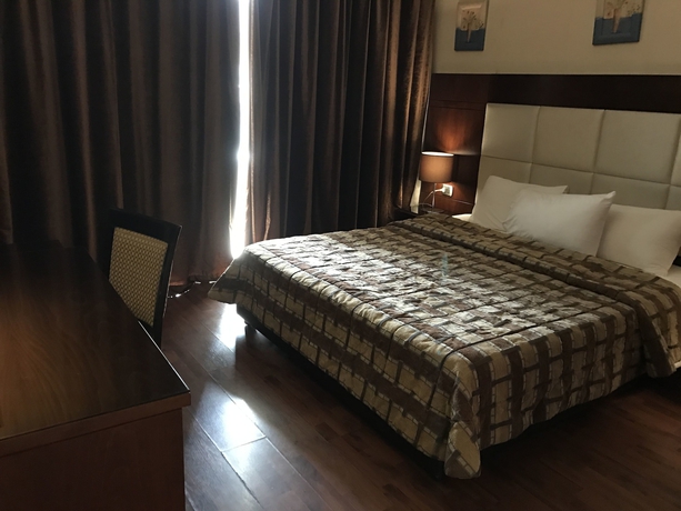 Imagen de la habitación del Hotel Ny Suites. Foto 9