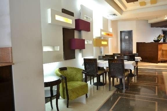 Imagen del bar/restaurante del Hotel Ny Suites. Foto 2